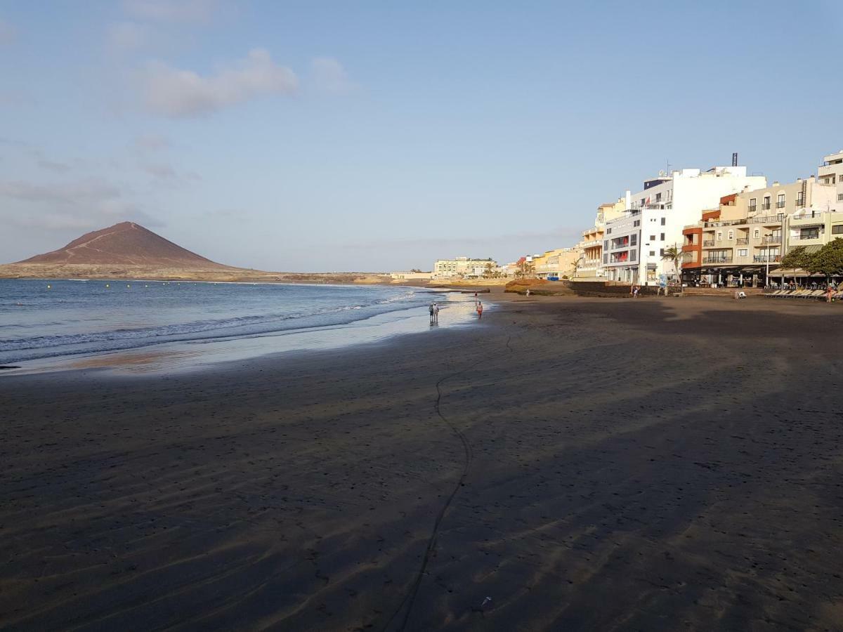 Alquilaencanarias-Medano Los Martines Beachfront A El Medano  Bagian luar foto